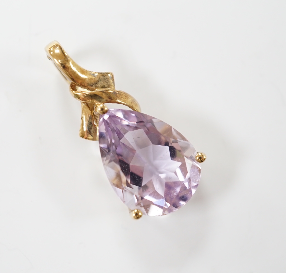 A modern 9ct gold and pear cut amethyst set pendant, 30mm, gross weight 3.9 grams.